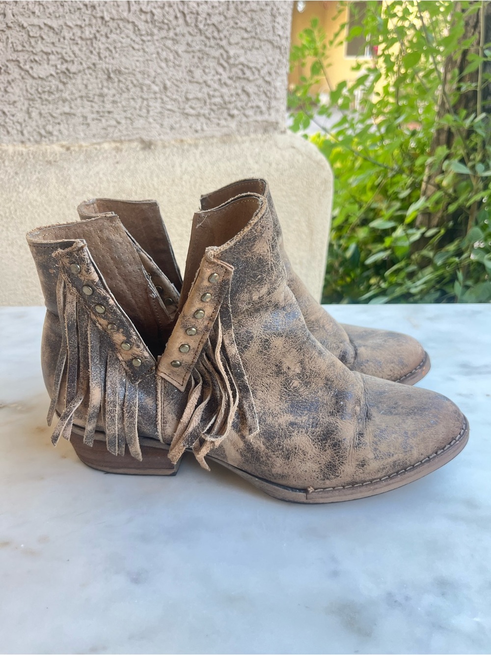 Circle G Metallic booties Size 9